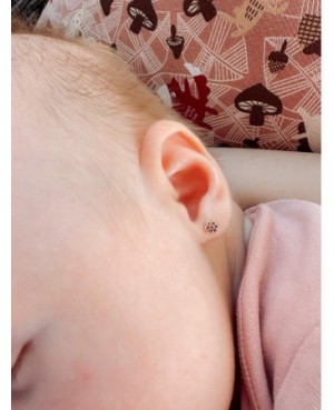 Cercei din aur galben 14K model copii Floricele 7 Safire Cercei din aur